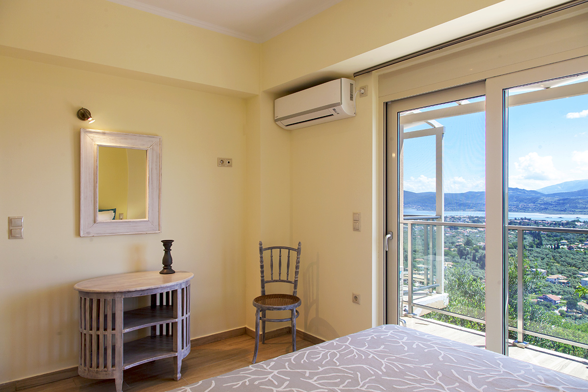 villa-alba-apolpena-lefkas-island-greece-bedroom2-with-private-balcony