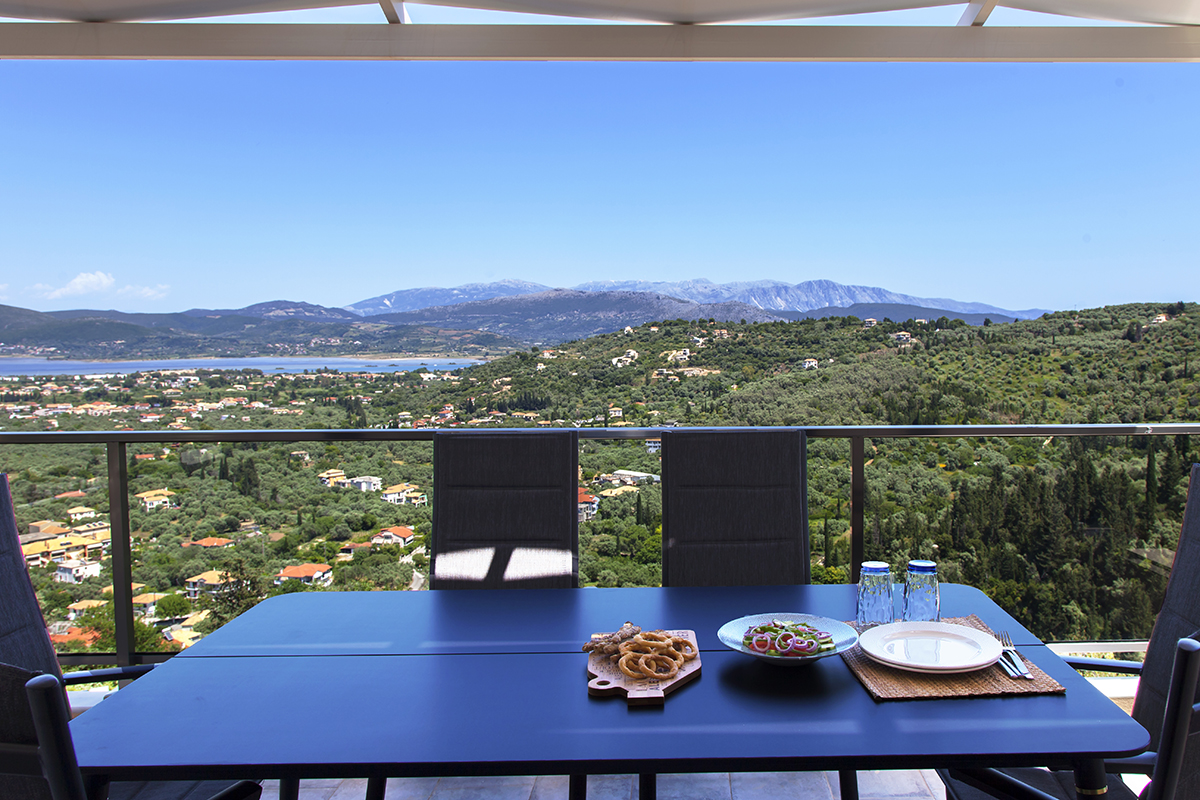 villa-alba-apolpena-lefkada-greece-outdoor-dining-with-panoramic-town-view